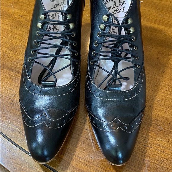 Fluevog Chamomile lace up pumps - Picture 4 of 8